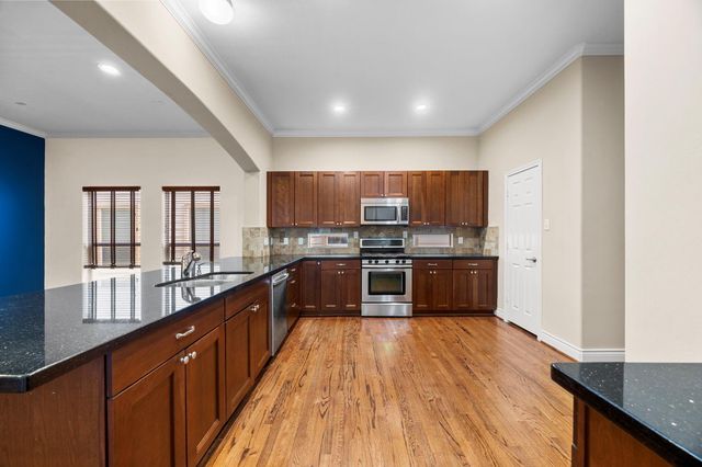 932 W 26th Street B, Houston, TX 77008