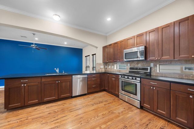 932 W 26th Street B, Houston, TX 77008