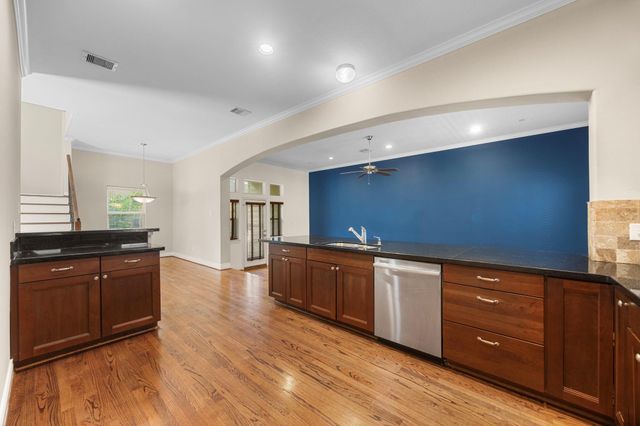 932 W 26th Street B, Houston, TX 77008