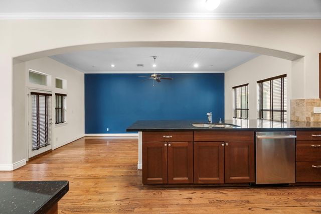 932 W 26th Street B, Houston, TX 77008