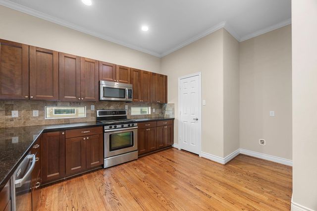 932 W 26th Street B, Houston, TX 77008