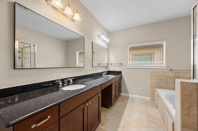 932 W 26th Street B, Houston, TX 77008