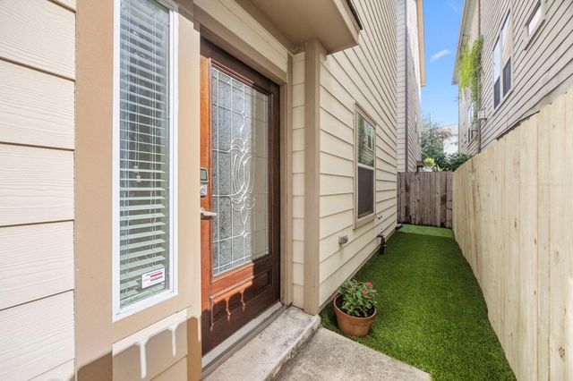 932 W 26th Street B, Houston, TX 77008