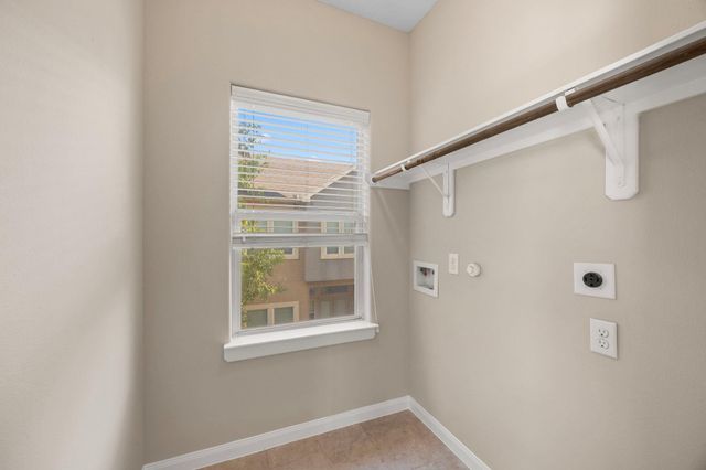 932 W 26th Street B, Houston, TX 77008