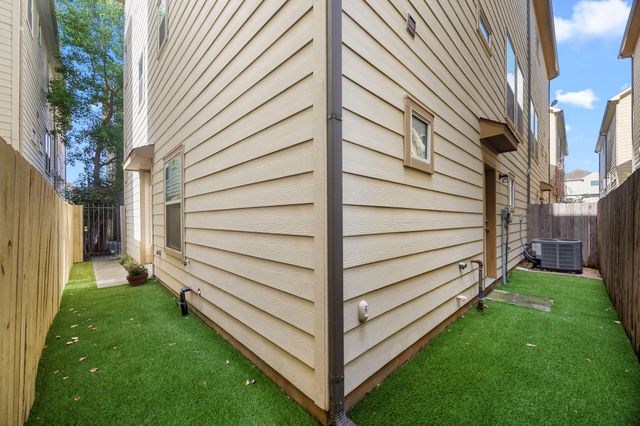 932 W 26th Street B, Houston, TX 77008
