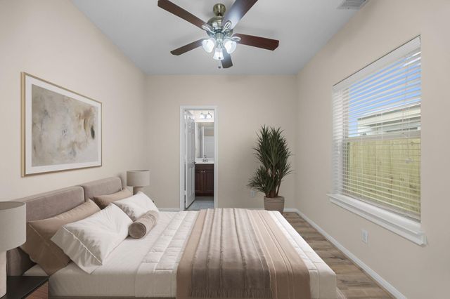 932 W 26th Street B, Houston, TX 77008