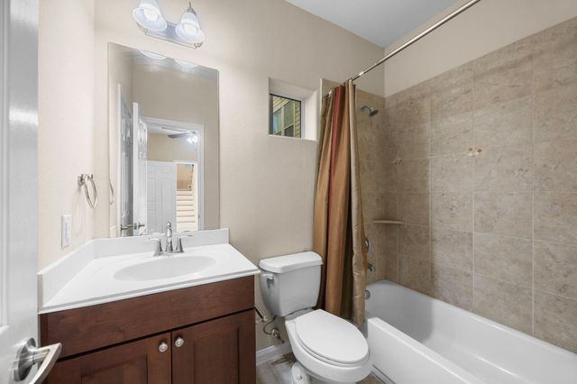 932 W 26th Street B, Houston, TX 77008