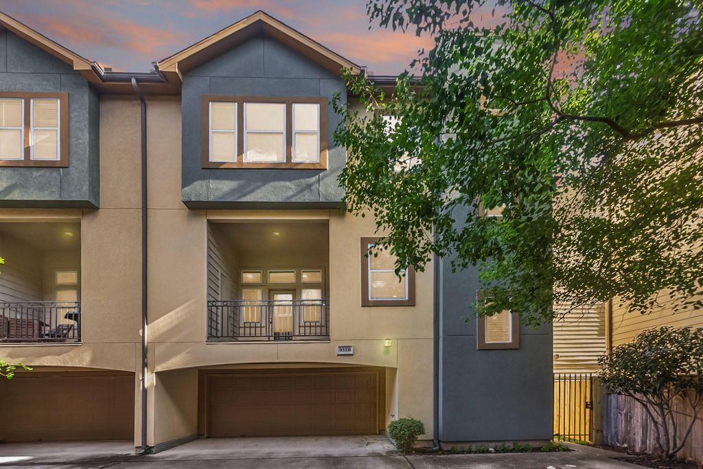 932 W 26th Street B, Houston, TX 77008