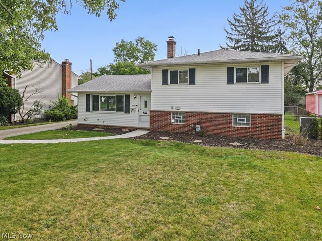 5713 Vickie Lane, Bedford Heights, OH 44146