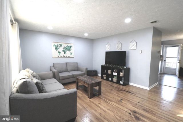 611 CARROLL DR, Stephens City, VA 22655