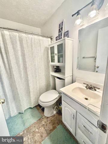 611 CARROLL DR, Stephens City, VA 22655