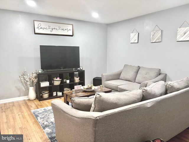 611 CARROLL DR, Stephens City, VA 22655