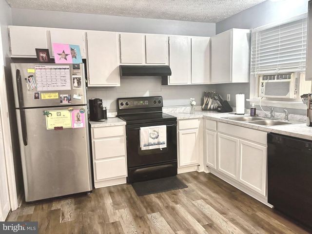 611 CARROLL DR, Stephens City, VA 22655