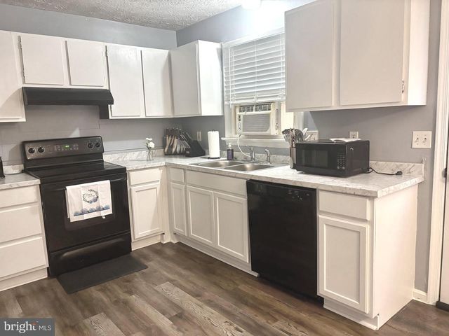 611 CARROLL DR, Stephens City, VA 22655