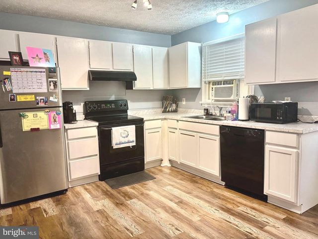 611 CARROLL DR, Stephens City, VA 22655