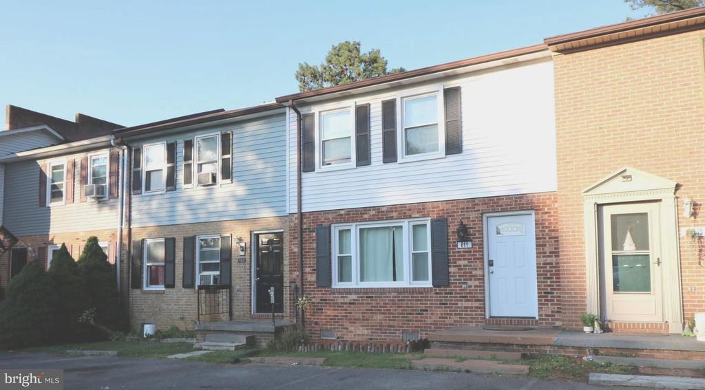 611 CARROLL DR, Stephens City, VA 22655