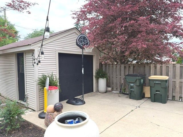 738 N Pine Avenue, Arlington Heights, IL 60004