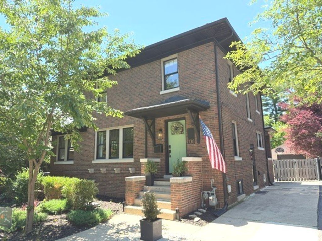 738 N Pine Avenue, Arlington Heights, IL 60004