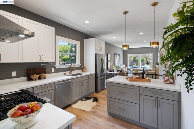 2617 Santa Clara Ave, Alameda, CA 94501