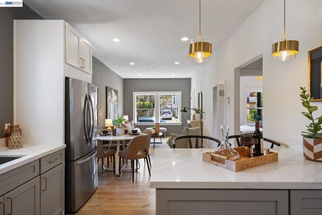 2617 Santa Clara Ave, Alameda, CA 94501