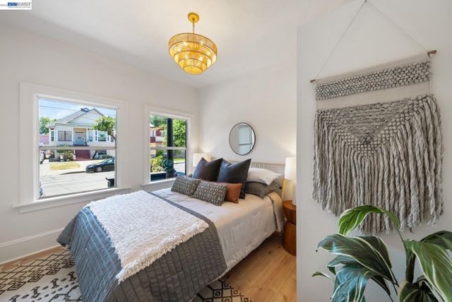 2617 Santa Clara Ave, Alameda, CA 94501