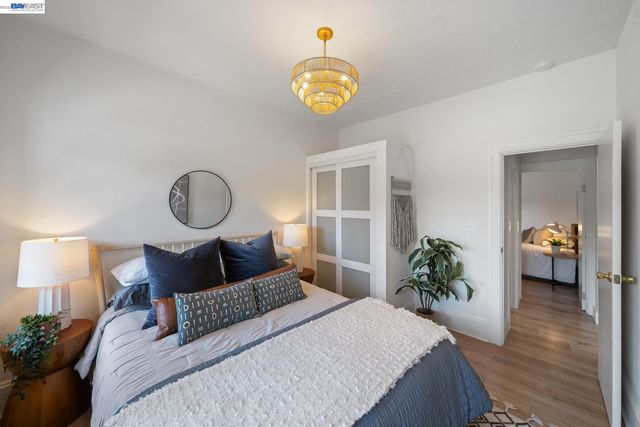 2617 Santa Clara Ave, Alameda, CA 94501