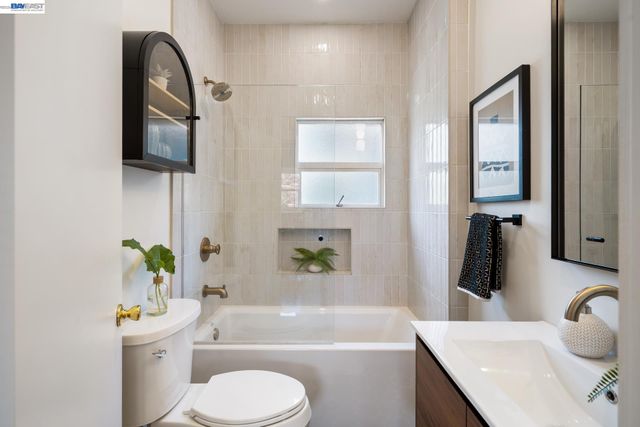 2617 Santa Clara Ave, Alameda, CA 94501
