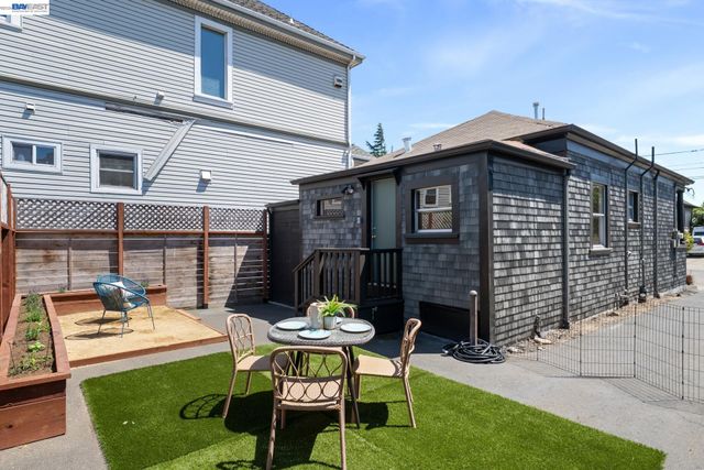 2617 Santa Clara Ave, Alameda, CA 94501
