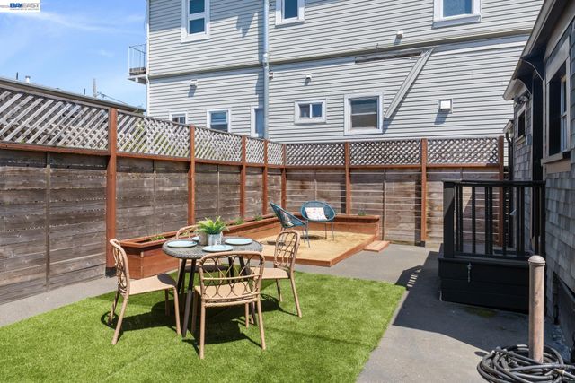 2617 Santa Clara Ave, Alameda, CA 94501
