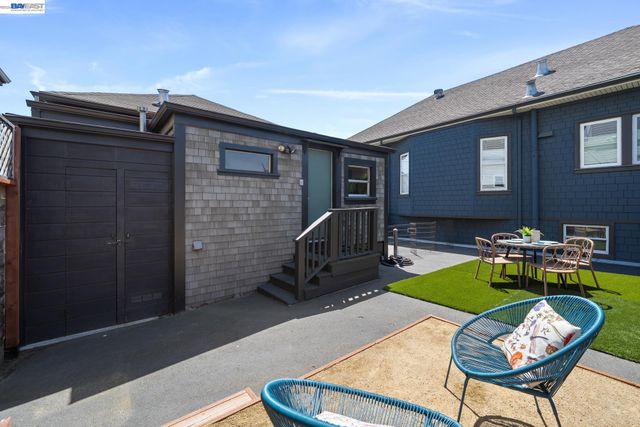 2617 Santa Clara Ave, Alameda, CA 94501