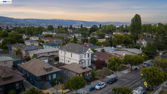 2617 Santa Clara Ave, Alameda, CA 94501