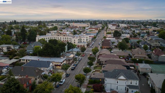 2617 Santa Clara Ave, Alameda, CA 94501