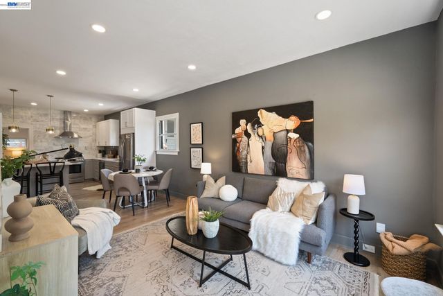 2617 Santa Clara Ave, Alameda, CA 94501
