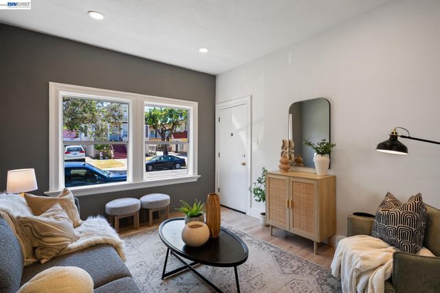 2617 Santa Clara Ave, Alameda, CA 94501