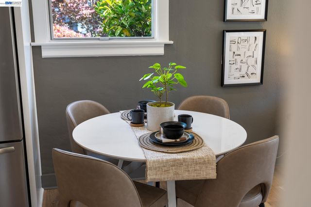 2617 Santa Clara Ave, Alameda, CA 94501