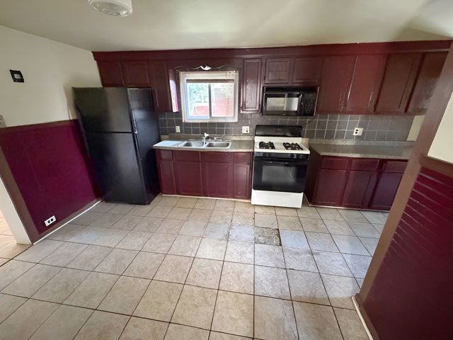 492 Freeland Avenue, Calumet City, IL 60409