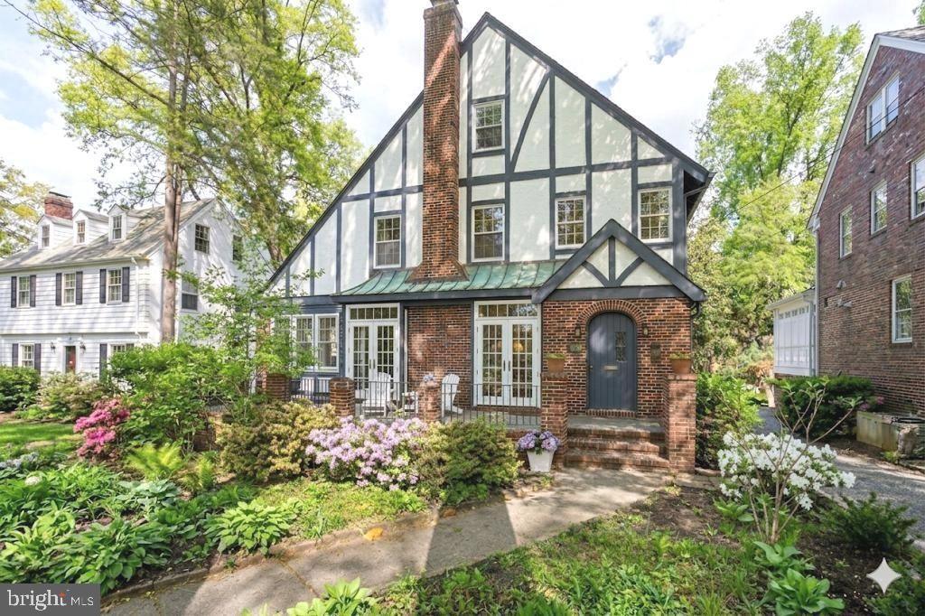 Image 1 of property listing at 6911 RIDGEWOOD AVE, Chevy Chase, MD 20815