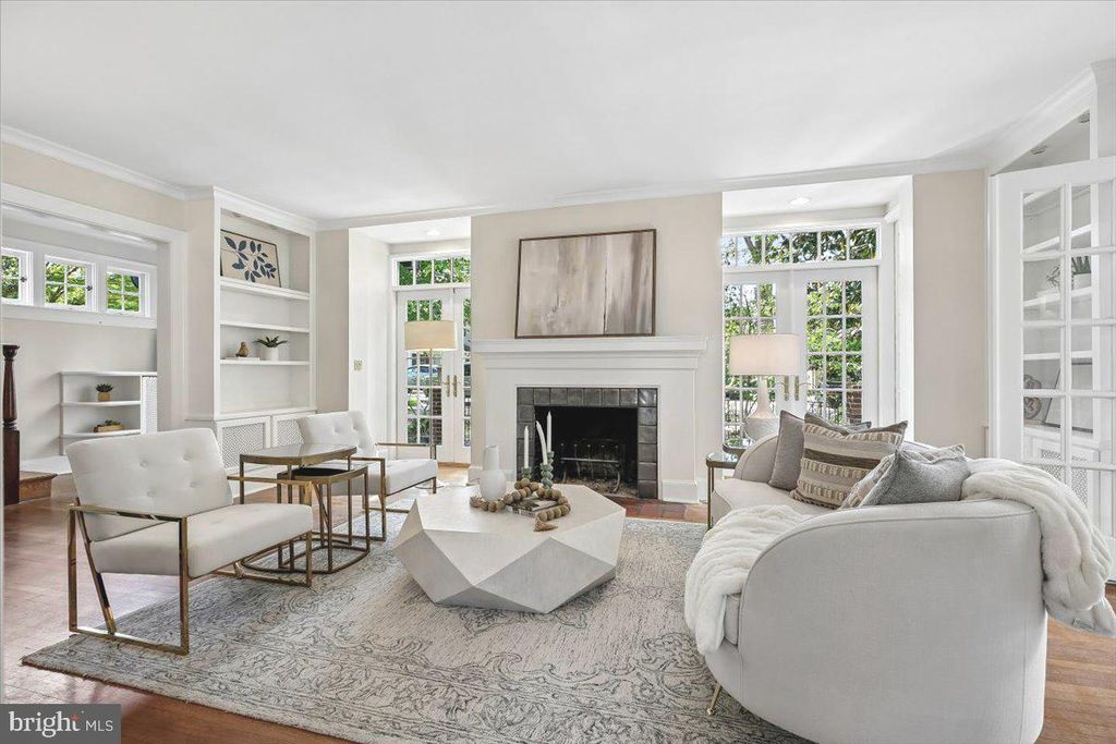 Image 10 of property listing at 6911 RIDGEWOOD AVE, Chevy Chase, MD 20815