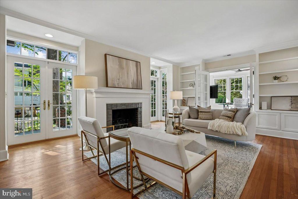 Image 11 of property listing at 6911 RIDGEWOOD AVE, Chevy Chase, MD 20815