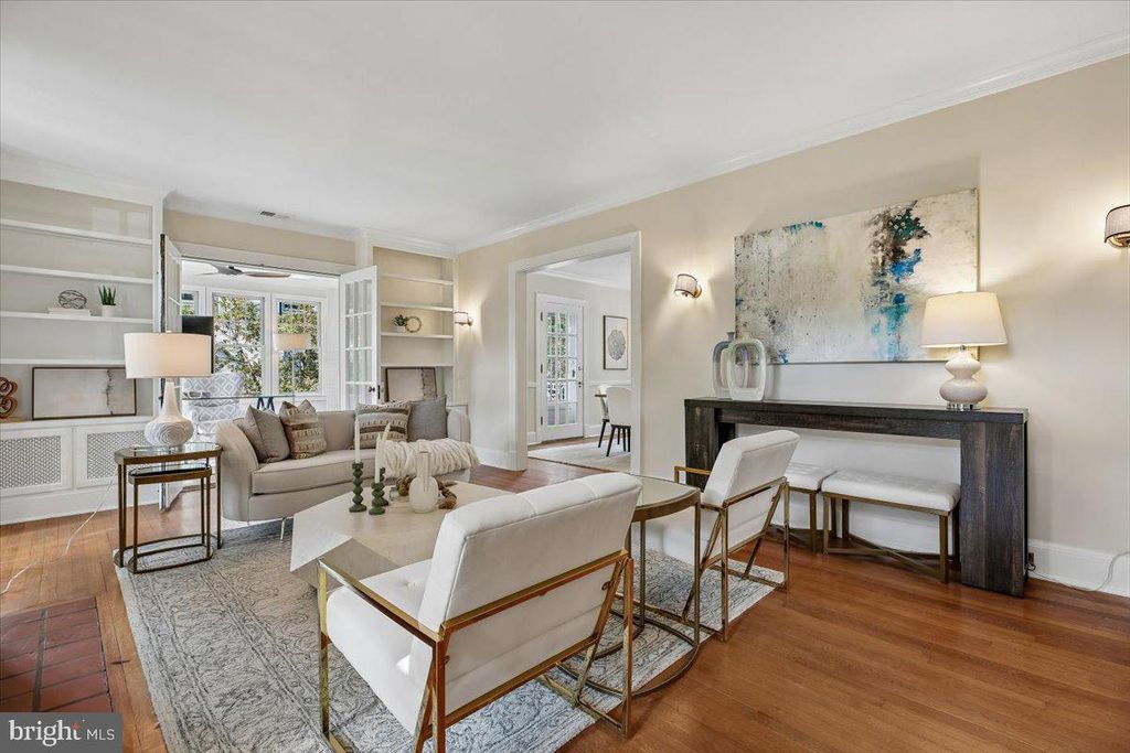 Image 12 of property listing at 6911 RIDGEWOOD AVE, Chevy Chase, MD 20815