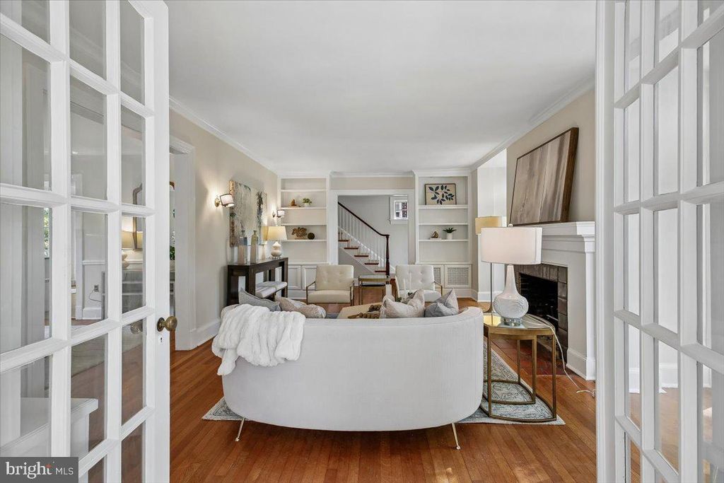 Image 13 of property listing at 6911 RIDGEWOOD AVE, Chevy Chase, MD 20815