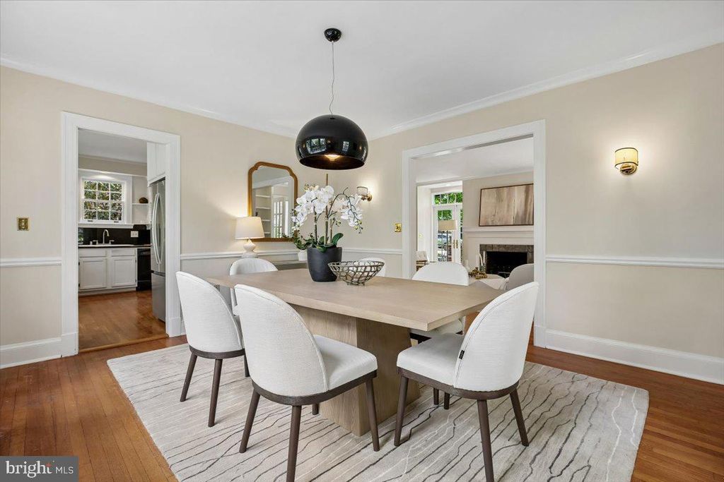 Image 17 of property listing at 6911 RIDGEWOOD AVE, Chevy Chase, MD 20815