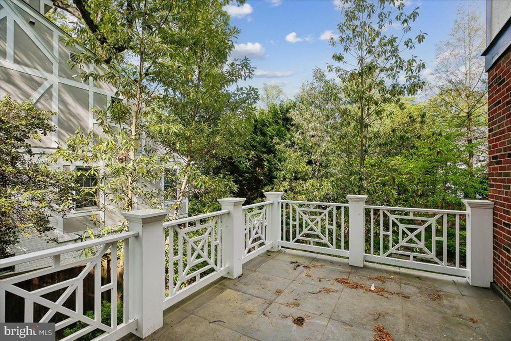 Image 19 of property listing at 6911 RIDGEWOOD AVE, Chevy Chase, MD 20815