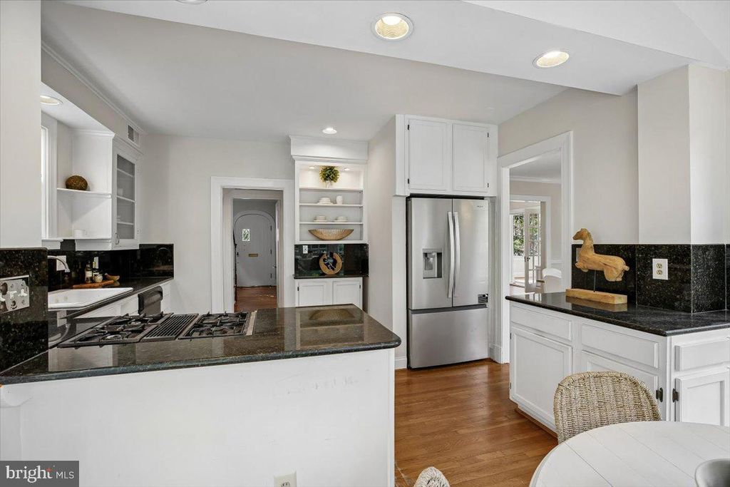 Image 22 of property listing at 6911 RIDGEWOOD AVE, Chevy Chase, MD 20815