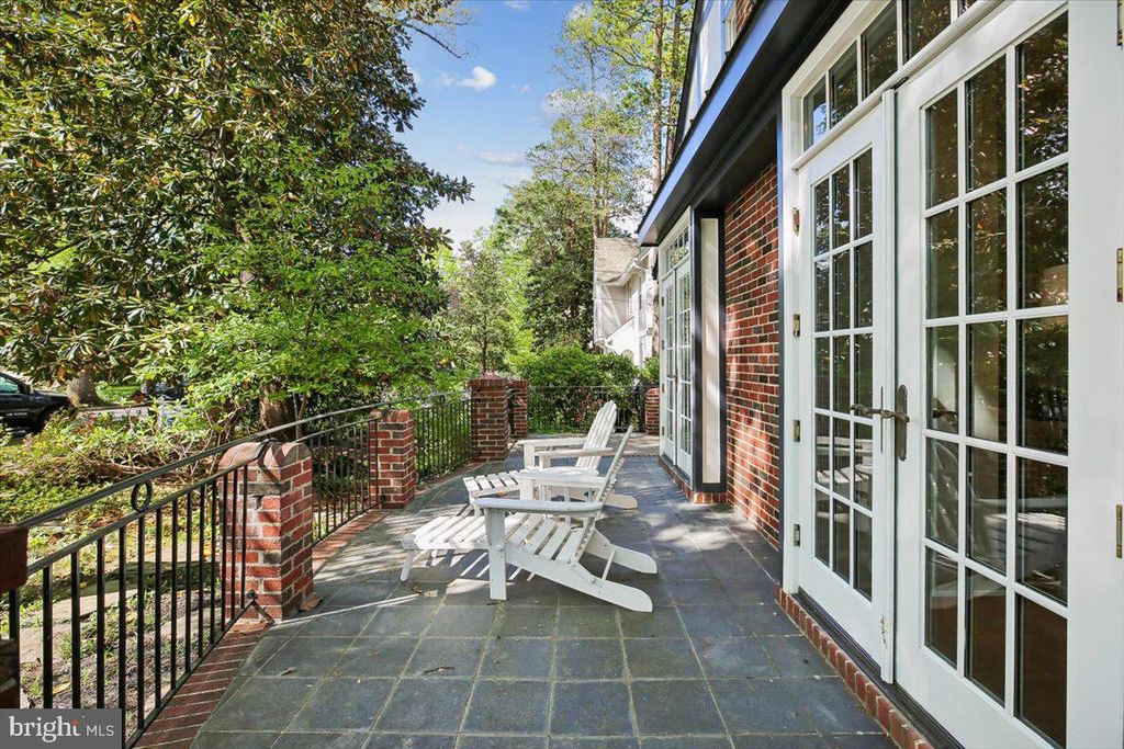 Image 2 of property listing at 6911 RIDGEWOOD AVE, Chevy Chase, MD 20815