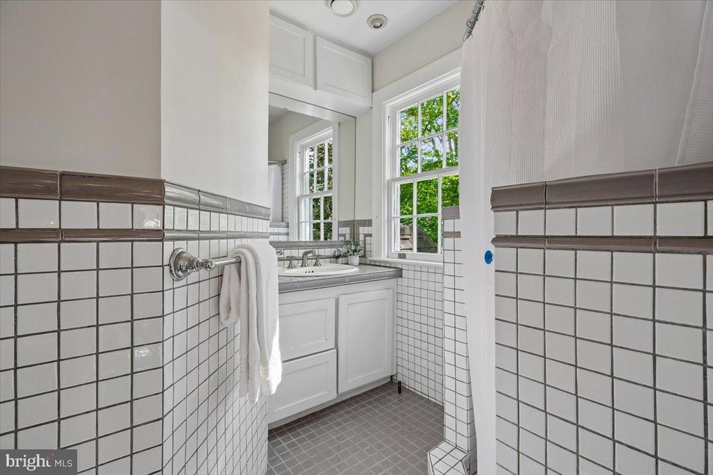 Image 36 of property listing at 6911 RIDGEWOOD AVE, Chevy Chase, MD 20815