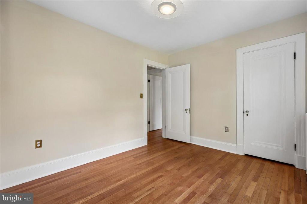 Image 37 of property listing at 6911 RIDGEWOOD AVE, Chevy Chase, MD 20815