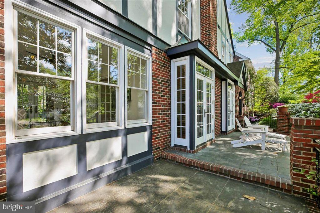 Image 3 of property listing at 6911 RIDGEWOOD AVE, Chevy Chase, MD 20815