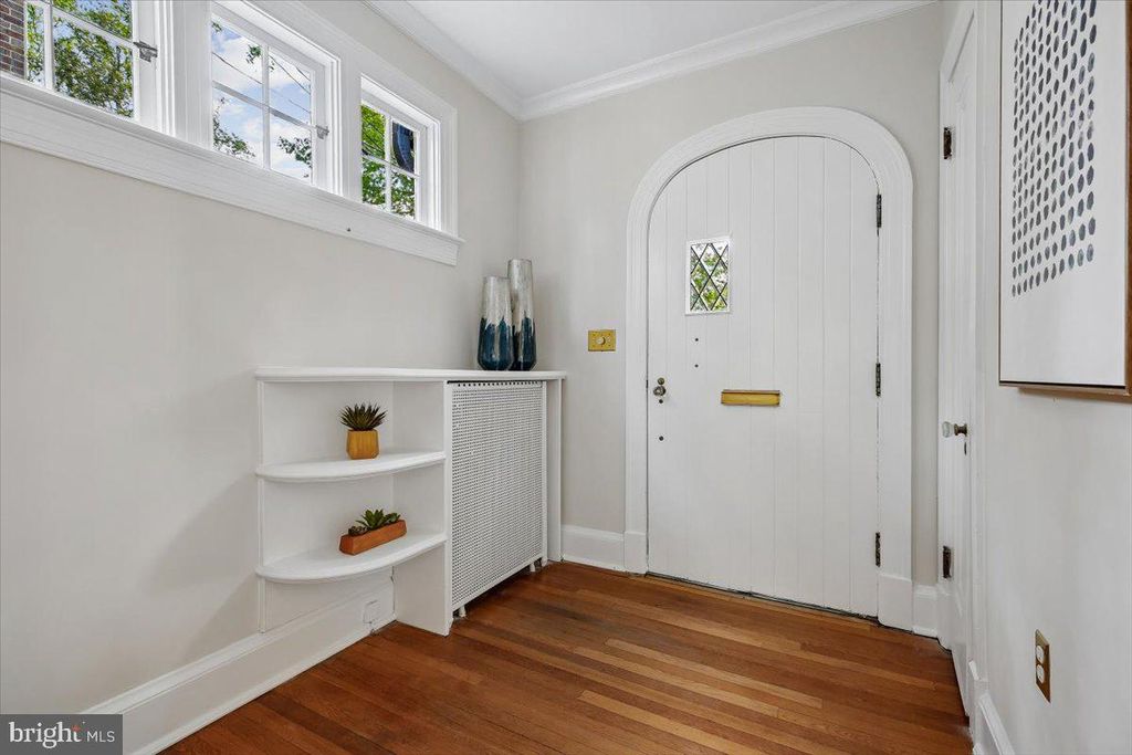 Image 5 of property listing at 6911 RIDGEWOOD AVE, Chevy Chase, MD 20815