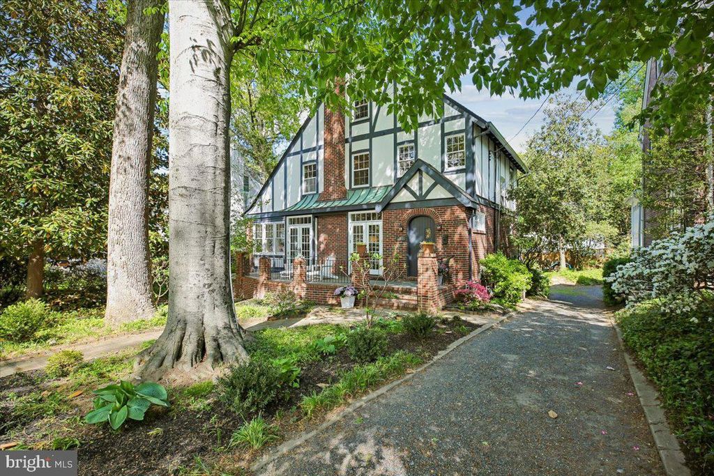 Image 59 of property listing at 6911 RIDGEWOOD AVE, Chevy Chase, MD 20815